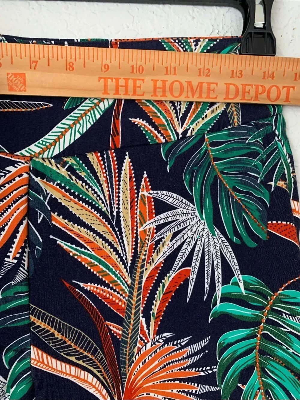 Tahari Navy Tropical Print Women’s Shorts with Green & Orange Palms Size SP - Picture 3 of 8